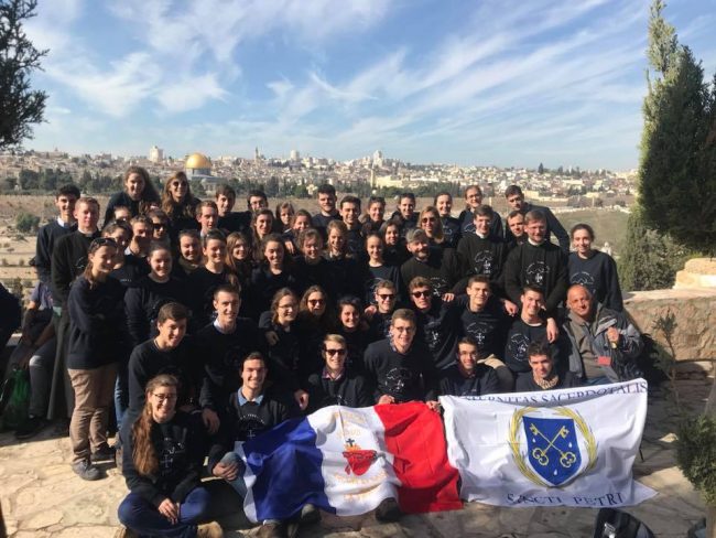 26167101_1963930643857027_354582314325526101_n (1)